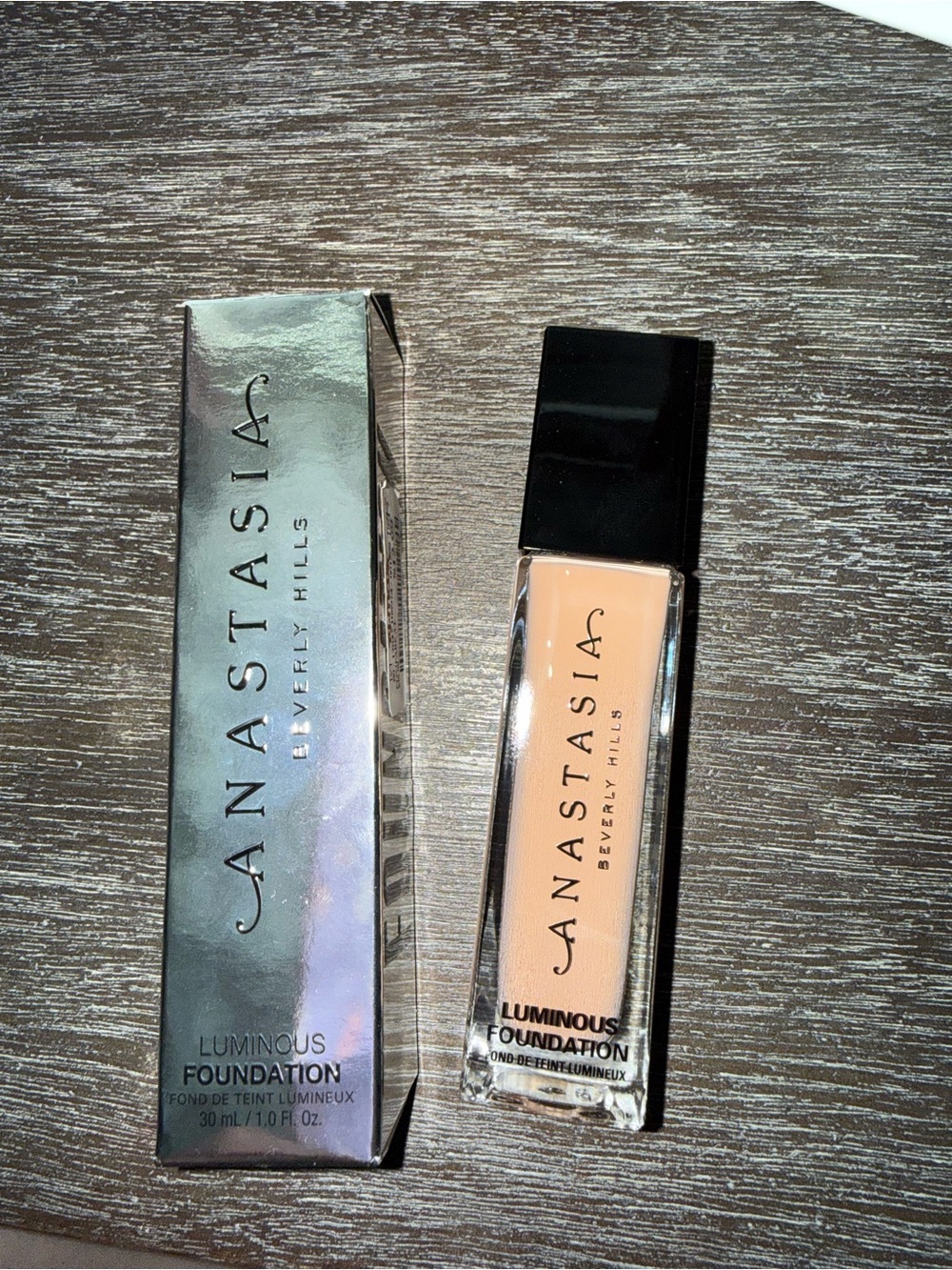 Anastasia Beverly Hills Luminous Foundation Shade: 260N
